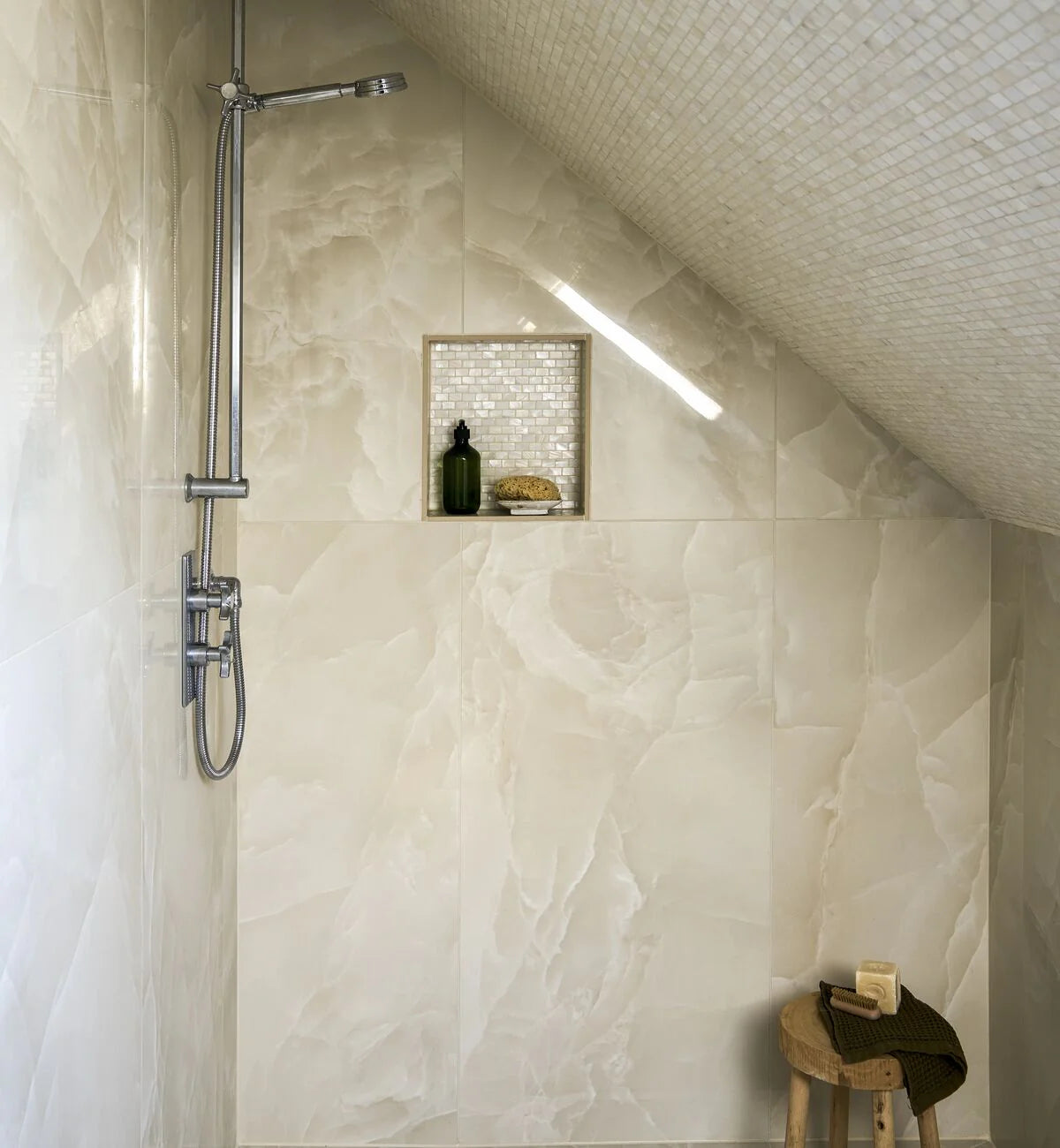 Jewel Onyx Ivory Tile