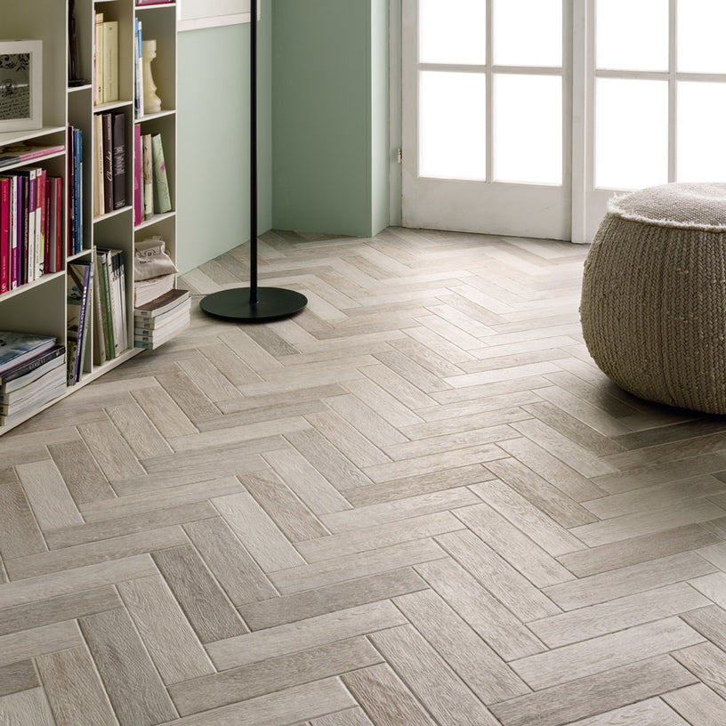Herringbone White - Pale Oak Wood Effect Floor Tiles - 7 x 28 cm for Bathrooms, Kitchens & Hallways, Porcelain, Parquet Style